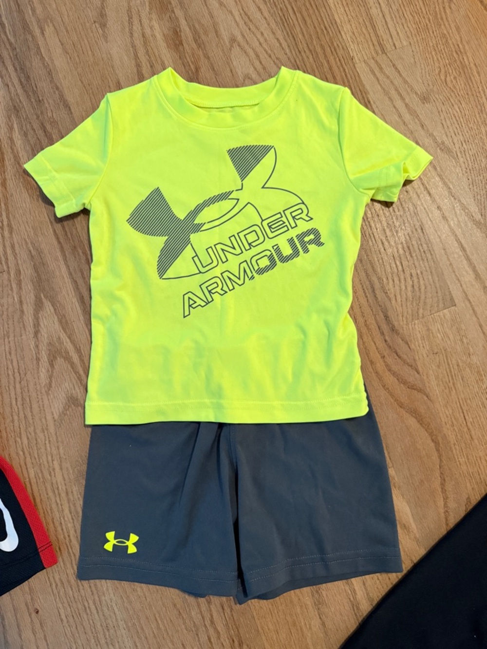 Under Armour Boys Neon Short Sleeve Short set